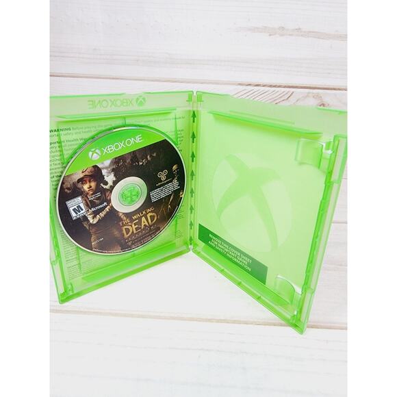 The Walking Dead: Season Two & The Elder Scrolls Summerset (Microsoft Xbox One) - Picture 8 of 13